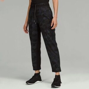 Lululemon | Dance Studio Mid-Rise Crop Heritage 365 Camo Deep‎ Coal Multi Size 6